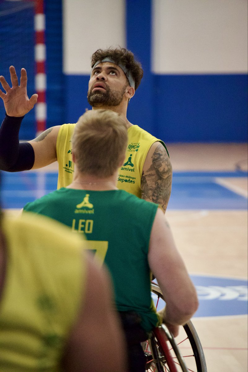 🥵 𝐒𝐮𝐝𝐚𝐧𝐝𝐨 𝐥𝐚 𝐠𝐨𝐭𝐚 𝐠𝐨𝐫𝐝𝐚‼️

Vamos incorporando jugadores al trabajo de equipo en estos días de octubre y ya se nota sobre la pista lo que es capaz de hacer este grupo.

#SomosAmivel 💛💚
#AmivelBSR 💚💛
#YaestamosAqui 🇪🇺
#SoñamosJuntos ✨