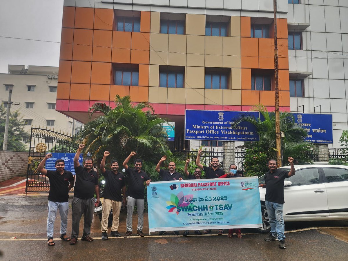 The Regional Passport Office, Vizag observed #SwachhataHiSeva2025 under the Swachh Bharat Mission initiative. Staff members reaffirmed their commitment towards maintaining cleanliness and promoting a cleaner, greener environment. 
#Swachhotsav #Specialcampaign 5.0  <a href="/DARPG_GoI/">DARPG 🇮🇳</a>