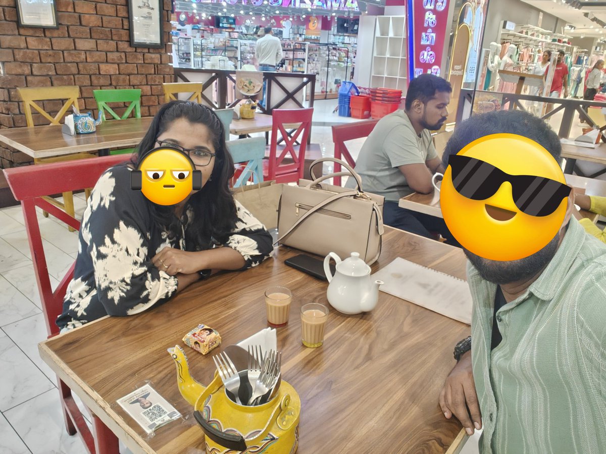 haraappan's tweet image. #WeMetOnTwitter

Caught up with my Buddy &amp;amp; my female clone @JaN_PhoeniiX 🤪😜❤️❤️❤️

50% laughter, 20% chaos, 30% gossip totally - 100% fun overloaded 😂 

Couldn’t have asked for a better day!
