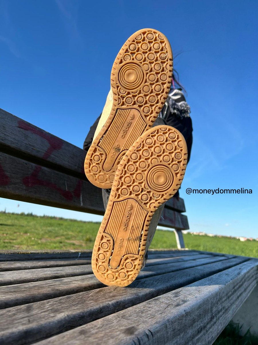 Versüß mir den Tag, Loser und drück ab! 

Findom Femdom