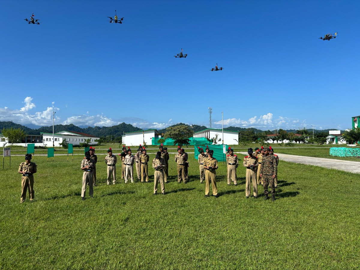 Spearcorps's tweet photo. #NCC Cadets from #ArunachalPradesh completed a 10-day #IndianArmy Attachment Camp at #Rayang Military Station. The cadets were groomed in Army way of life including Weapon & Equipment handling and Drone Warfare. The experience filled them with pride, discipline and motivation to don the uniform and serve the nation with pride.
#ArunachalPradesh के #NCC कैडेट्स ने #Rayang मिलिट्री स्टेशन में 10 दिवसीय #IndianArmy अटैचमेंट कैंप पूरा किया। कैंप के दौरान कैडेट्स ने यूनिट तर्तीब, हथियार एवं उपकरण संचालन तथा ड्रोन का अनुभव प्राप्त किया। इस अनुभव ने उनमें गर्व, अनुशासन और देश सेवा की प्रेरणा जगाई।
@adgpi
@easterncomd
@prodefkohima
Facebook-https://t.co/xxSgR3vb7d
Instagram-https://t.co/M0ZGZ51t8v