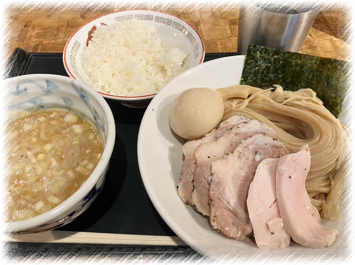 『飯テロ事件簿📷💭 ̖́-』

#土浦駅
#特級鶏蕎麦龍介 

駅の構内にあって看板に
惹かれてそのまま初来店🔥

食べたのは看板メニューの
｢特級 龍介つけ蕎麦｣
麺も短めで食べやすく
食感も良くてスープも甘みが
強くて良かった💮🙆💯 

また来月もお邪魔します！！