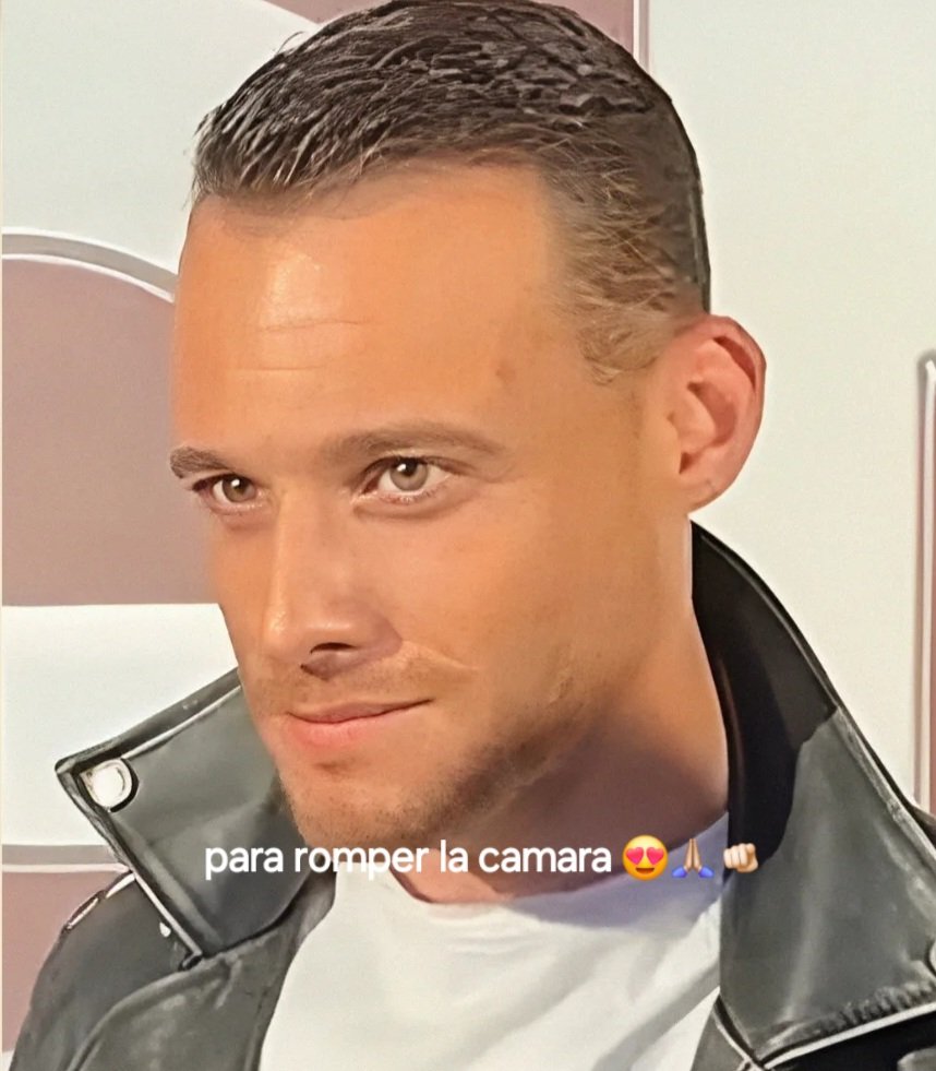 Buenos días family
Cerrada gala de Cannes con todas sus anécdotas que si los agujeros de la camiseta de Kero, que la elegancia y el glamour que derrocharon y la generosidad de Kero en la entrevista etc.
Ahora nos toca seguir apoyando a muertee !
❤️🙃😥🫵🫶
#KeremBürsin 
#Çarpıntı