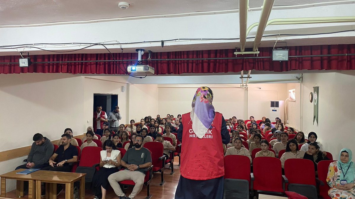 Nusaybin Gençlik Ve Spor Bakanlığına bağlı İlçe Gençlik Merkezi Yetkilileri okulumuz öğrencilerine Gençlik Merkezinin tanıtımını gerçekleştirdiler.

<a href="/tcmeb/">Millî Eğitim Bakanlığı</a> 
<a href="/Yusuf__Tekin/">Yusuf Tekin</a> 
<a href="/Nsy_Kaymakamlik/">Nusaybin Kaymakamlığı</a> 
<a href="/ali_eyyupkoca/">Ali Eyyupkoca</a> 
<a href="/hYusufavlanmaz/">Haci Yusuf Avlanmaz</a> 
<a href="/nusaybin_mem/">Nusaybin İlçe Milli Eğitim Müdürlüğü</a>
<a href="/MehmetSaitYIL11/">Mehmet Sait YILDIRIM</a>