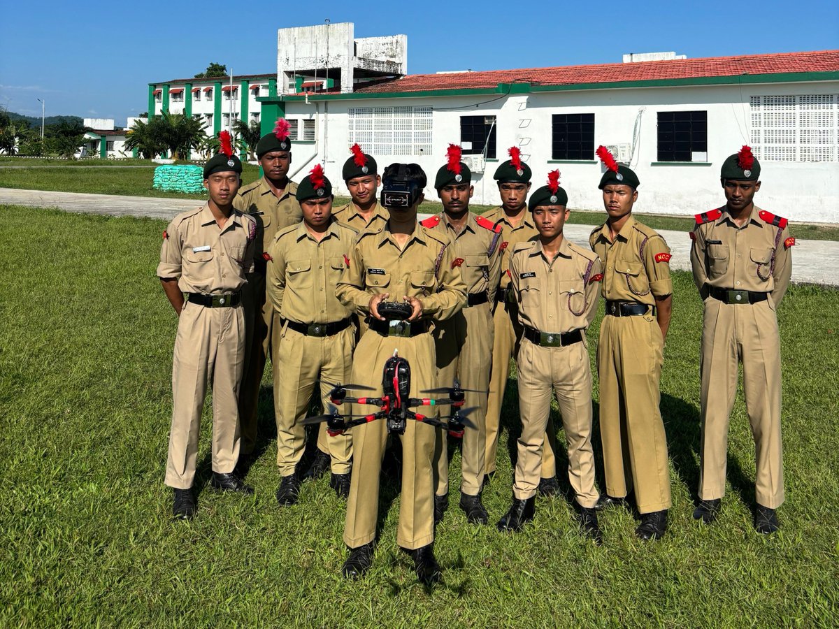 Spearcorps's tweet photo. #NCC Cadets from #ArunachalPradesh completed a 10-day #IndianArmy Attachment Camp at #Rayang Military Station. The cadets were groomed in Army way of life including Weapon & Equipment handling and Drone Warfare. The experience filled them with pride, discipline and motivation to don the uniform and serve the nation with pride.
#ArunachalPradesh के #NCC कैडेट्स ने #Rayang मिलिट्री स्टेशन में 10 दिवसीय #IndianArmy अटैचमेंट कैंप पूरा किया। कैंप के दौरान कैडेट्स ने यूनिट तर्तीब, हथियार एवं उपकरण संचालन तथा ड्रोन का अनुभव प्राप्त किया। इस अनुभव ने उनमें गर्व, अनुशासन और देश सेवा की प्रेरणा जगाई।
@adgpi
@easterncomd
@prodefkohima
Facebook-https://t.co/xxSgR3vb7d
Instagram-https://t.co/M0ZGZ51t8v