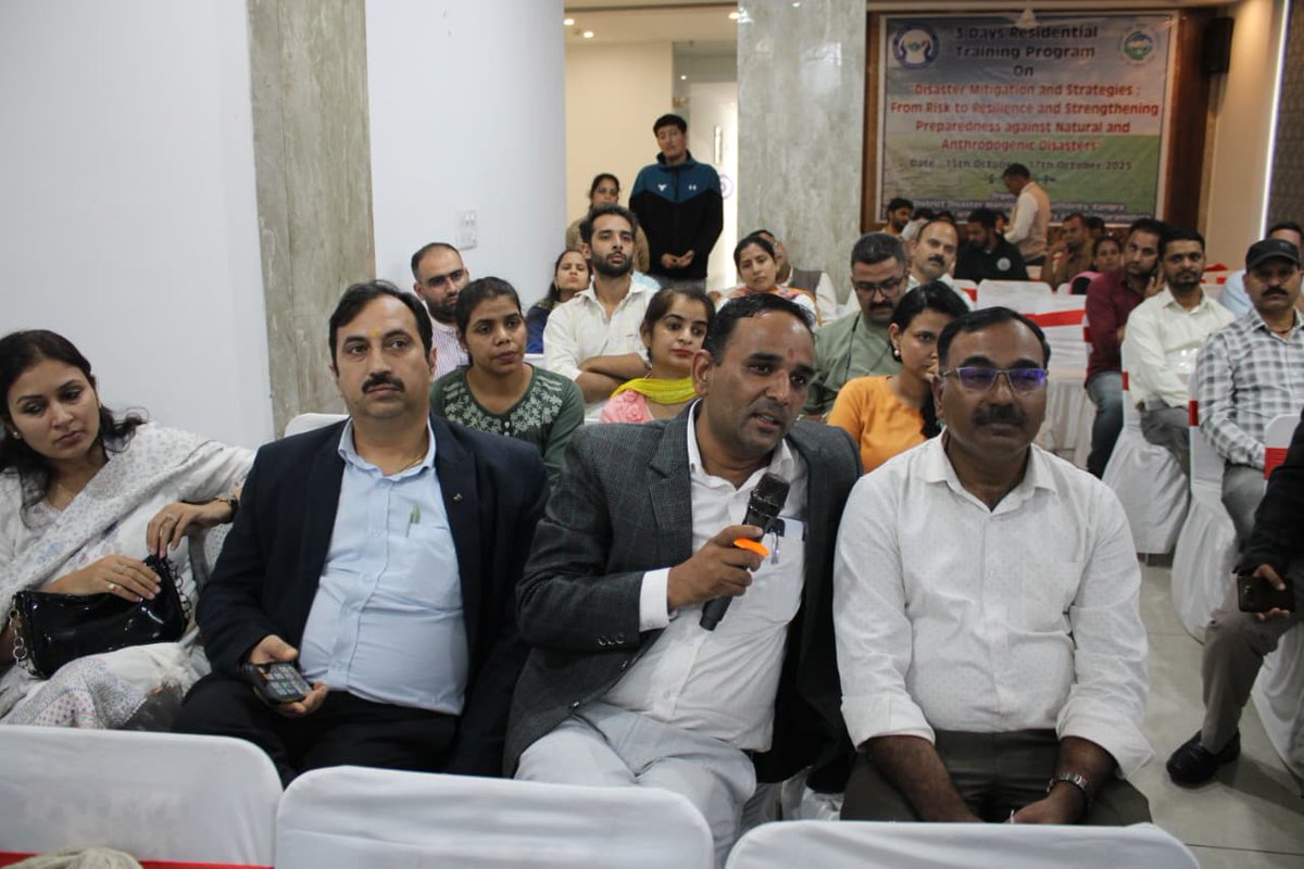 DAY :- 1
धर्मशाला, 15 अक्टूबर 2025
जिला आपदा प्रबंधन प्राधिकरण (DDMA) कांगड़ा तथा सेंट्रल यूनिवर्सिटी कांगड़ा के संयुक्त तत्वावधान में आज से “जलवायु परिवर्तन एवं आपदा प्रबंधन” विषय पर तीन दिवसीय प्रशिक्षण कार्यक्रम धर्मशाला में आरंभ हुआ।