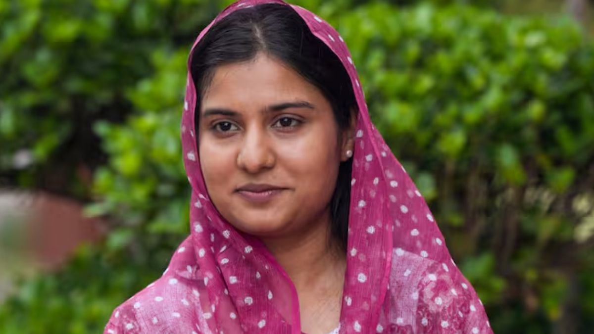 सांसद <a href="/IqraMunawwar_/">Iqra Hasan</a> के साथ धर्म और जेंडर के आधार पर की जा रही बदतमीज़ी बेहद शर्मनाक और निंदनीय है।

समाज का यह चलन सबसे घटिया है जहाँ आप ख़ुद के घर महिलाओं को अपनी इज़्ज़त दूसरी महिलाओं को हींन दृष्टि से देखते है ।।

#istandwithiqrachoudhary 

<a href="/yadavakhilesh/">Akhilesh Yadav</a> <a href="/samajwadiparty/">Samajwadi Party</a>