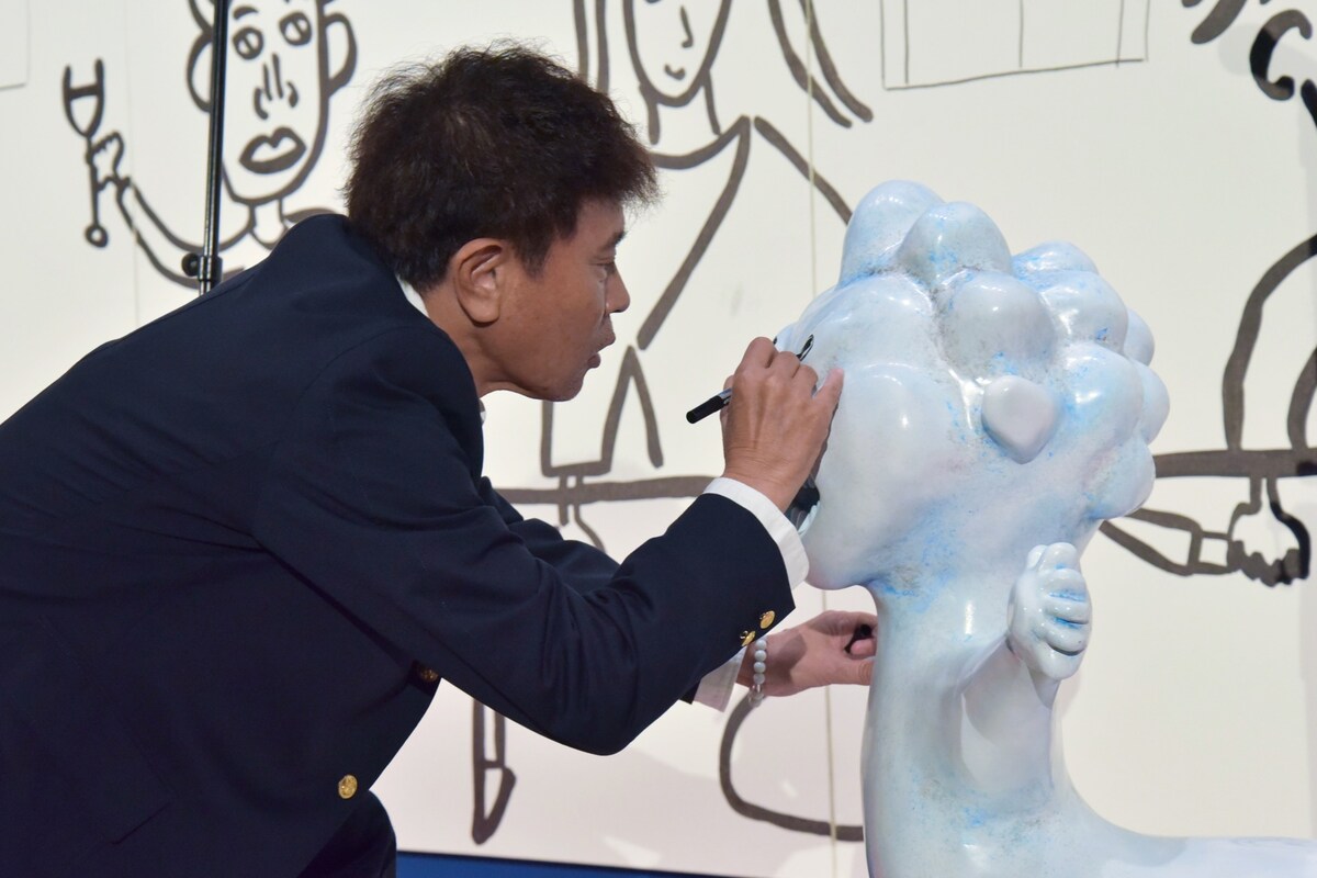 ダウンタウン浜田雅功が自身初の個展に来場 100枚描き下ろし「自分なり