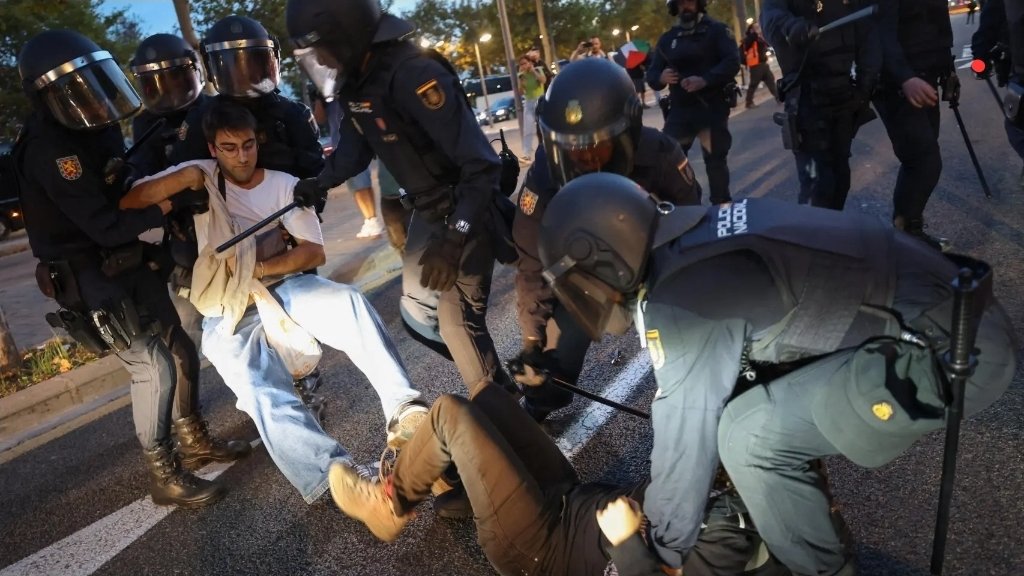 Lo que de verdad urge normalizar es el guantazo al perroflauta.