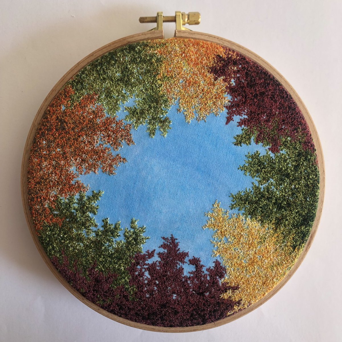 KenrisMacLeod's tweet photo. My three most recent pieces have, inadvertently, followed the progression of a typical Scottish Autumn…
#stitched #freemotionembroidery https://t.co/0yDO2Ej5hD