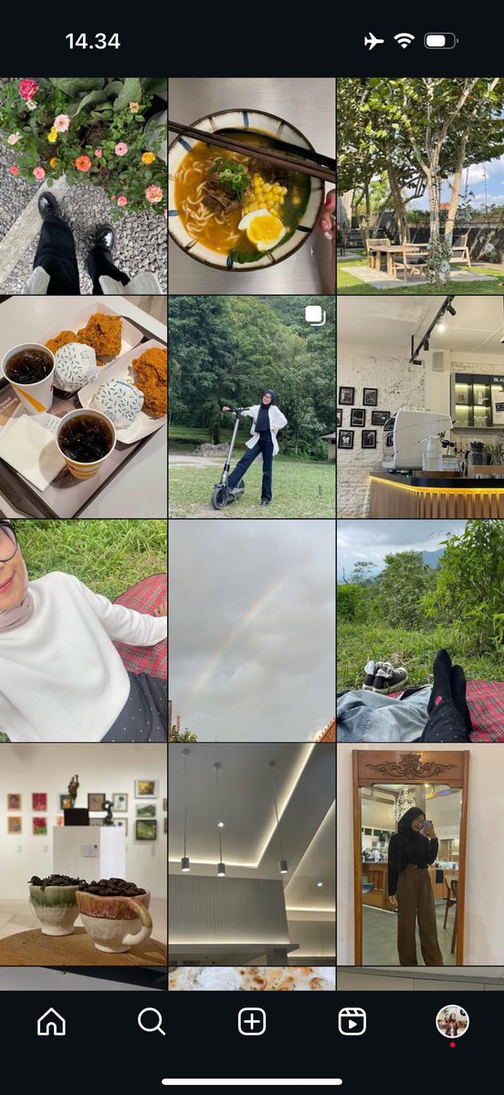 perbedaan 2 akun yang sangat bertolak belakang wkwk