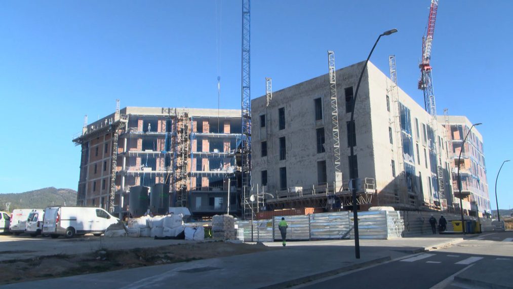 El <a href="/PSCTerrassa/">PSC Terrassa/❤️</a> exigeix al govern municipal que marqui com a prioritats el manteniment, l’habitatge assequible i la mobilitat urbana per al pressupost 2026 de #Terrassa 

El grup municipal amenaça, si no, de no donar suport als comptes municipals 

terrassadigital.cat/manteniment-ha…