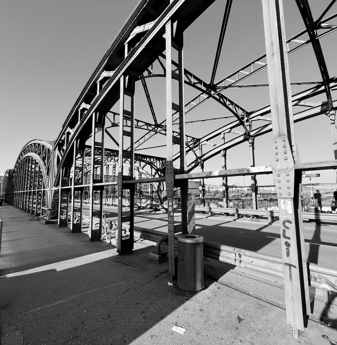 “Cuando apartarse es la opción para crecer, no es una derrota es dejar fluir sin luchar contracorriente” Es crecimiento y salud.