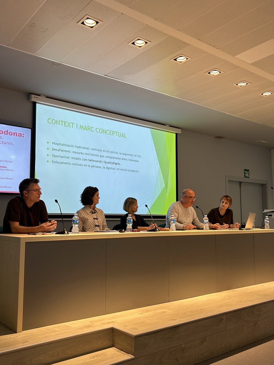 COIBarcelona's tweet photo. @FederacioVeus @FerranMorenoG Tornem de la pausa amb la taula "“Nous models, noves estructures. Més drets.” moderada per Alexandra Pascual Garcia amb la participació de Diego Pérez Calatrava, Mercedes Rodríguez Fernández, Ana Maria Soto Murera i Pere Dalmau Llorca. https://t.co/hV9OpIihZg
