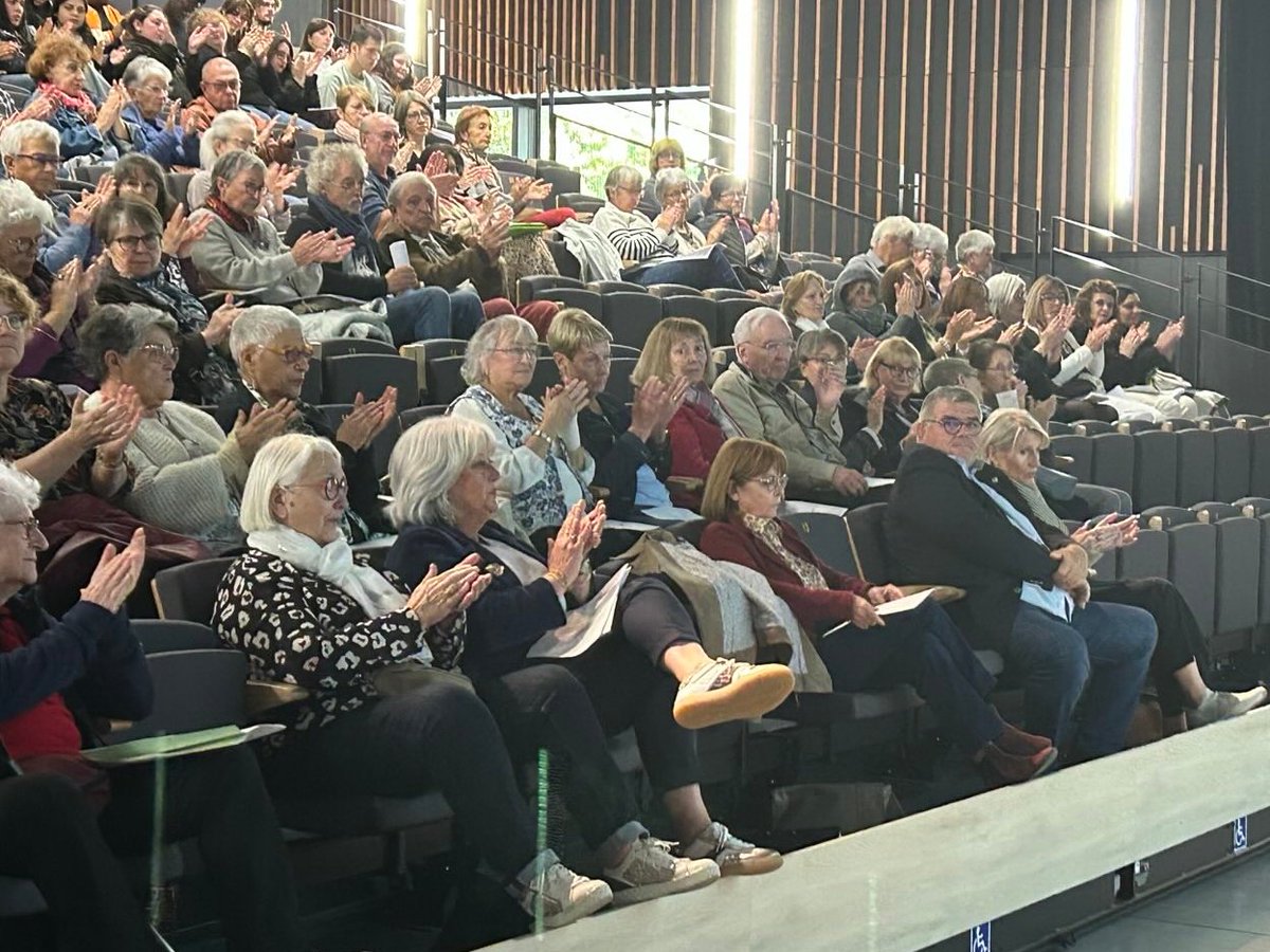 IsabelleBrique2's tweet image. Congrès départemental du #SecoursPopulaire de la #HauteVienne ce matin à #Isle en présence de plus d’une centaine de délégués du mouvement. L’occasion de saluer la mobilisation sans relâche des nombreux bénévoles et de les remercier pour toutes les actions menées. 👏@SecoursPop