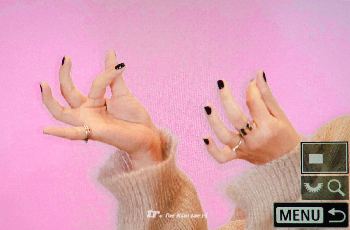 Taeriperiod's tweet image. 251016 pre. 🫰🏻💕 ㅋㅋㅋㅋ

#태리 #김태리 #TAERI #KIMTAERI