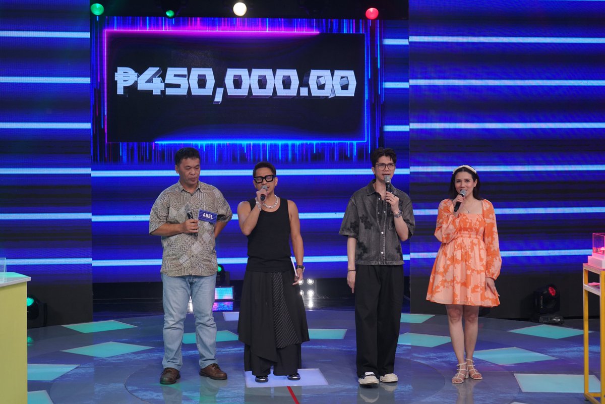 itsShowtimeNa's tweet image. BUKAS! ₱450,000 na ang jackpot prize 😱
#IbaKaTalagaShowtime #LaroLaroPick
WATCH #ItsShowtime LIVE:
linktr.ee/itsshowtimena