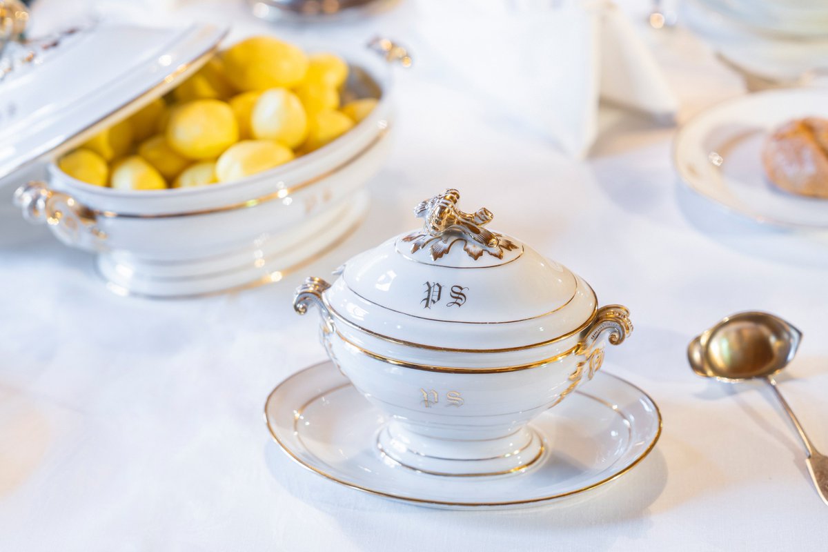 In the Sinebrychoff Art Museum from Nov 28th to January 6th, the House Museum will welcome visitors to enjoy the nostalgic Christmas atmosphere and admire the style furniture, rare objects, and the extensive collection:
sttinfo.fi/tiedote/715311…
Learn more:
discoveringfinland.com/destination/si…