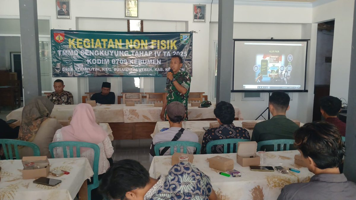 Kebumen – Bertempat di Balai Desa Ayamputih, Kec Buluspesantren, Kab Kebumen, telah dilaksanakan kegiatan Sosialisasi Wawasan Kebangsaan dalam Pembinaan Kesadaran Bela Negara, sebagai bagian dari kegiatan non fisik Program TMMD Sengkuyung Tahap IV Tahun 2025 Kodim 0709/Kebumen,