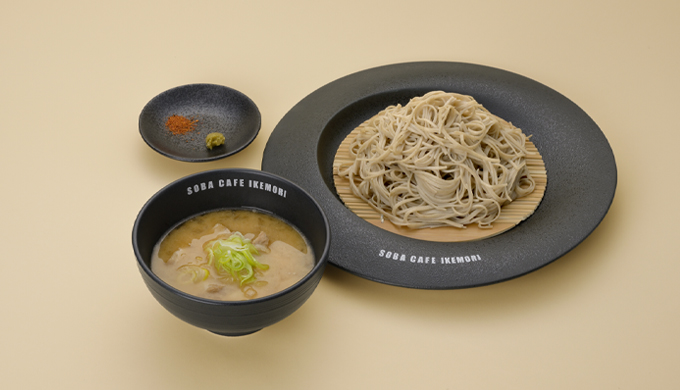 SOBA CAFE IKEMORI 赤坂
メニュー入れ替えのお知らせ

以下のメニューが、10月末で販売休止となります。
状況により早期終了する可能性がございます。
⚪︎冷やしトマトバジルそば
⚪︎うめ納豆もずくぶっかけそば

温かいメニューとしまして、11月より
前回も大好評の豚みそつけそばが復活します！！