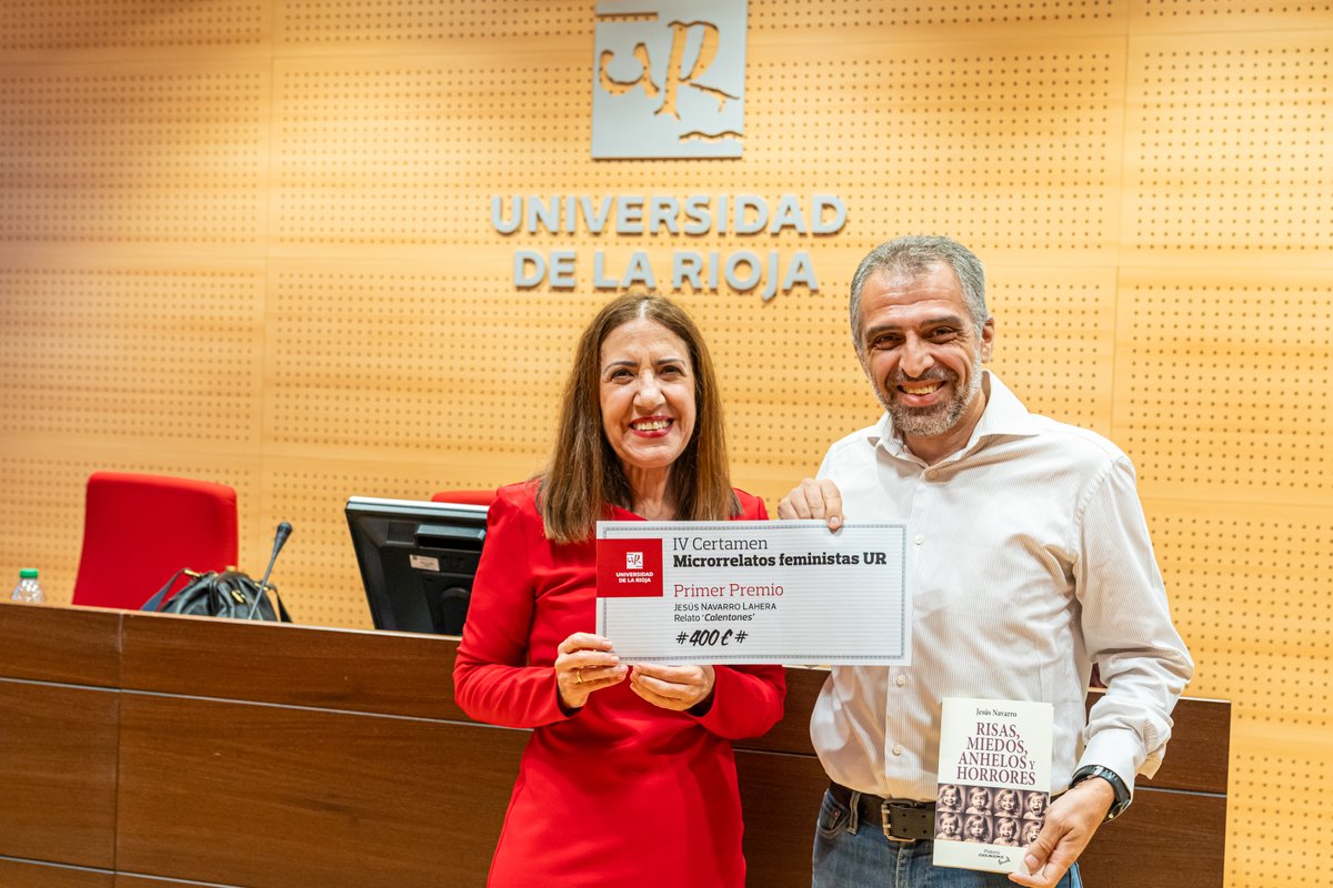 📰| Ya tenemos ganadores del IV Certamen de Microrrelatos Feministas de la UR. 
#IgualdadyGéneroUR

🥇Jesús Navarro Lahera <a href="/LaheraNavarro/">Jesús Navarro Lahera</a> por 'Calentones'
🥈Cristina Rodríguez Mardones, por 'Reflejo'
🏆Relato local-▶️Ester Lorente Peñalva, por 'Manual de vuelo para mujeres que