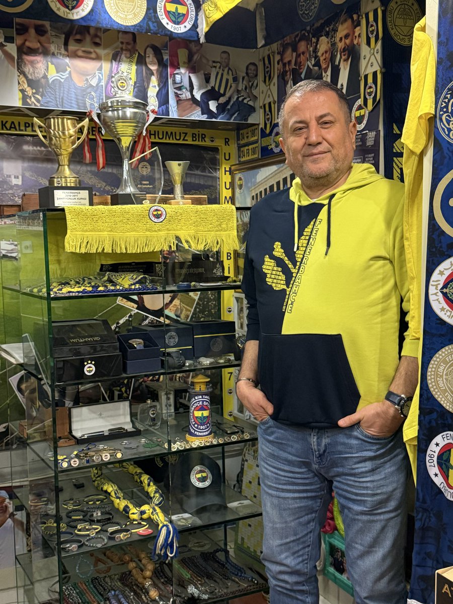 Sultan SÜLEYMANA...
Kalmayan DÜNYANIN...
Oyalayıcı İHTİŞAMI...💙☺️

#İnsancaYaşamak💙
#FenerbahçeBirYaşamdır💛💙