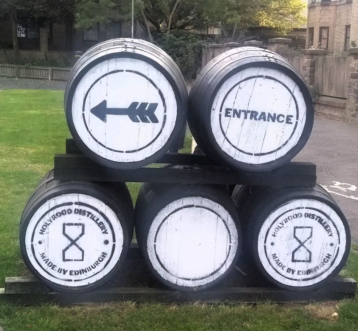 PGerrard72's tweet photo. Day out of the office yesterday with @HeriotWattUni @heriotwatt_soss PGT students at @HolyroodWhisky https://t.co/cfgD1yzTXN