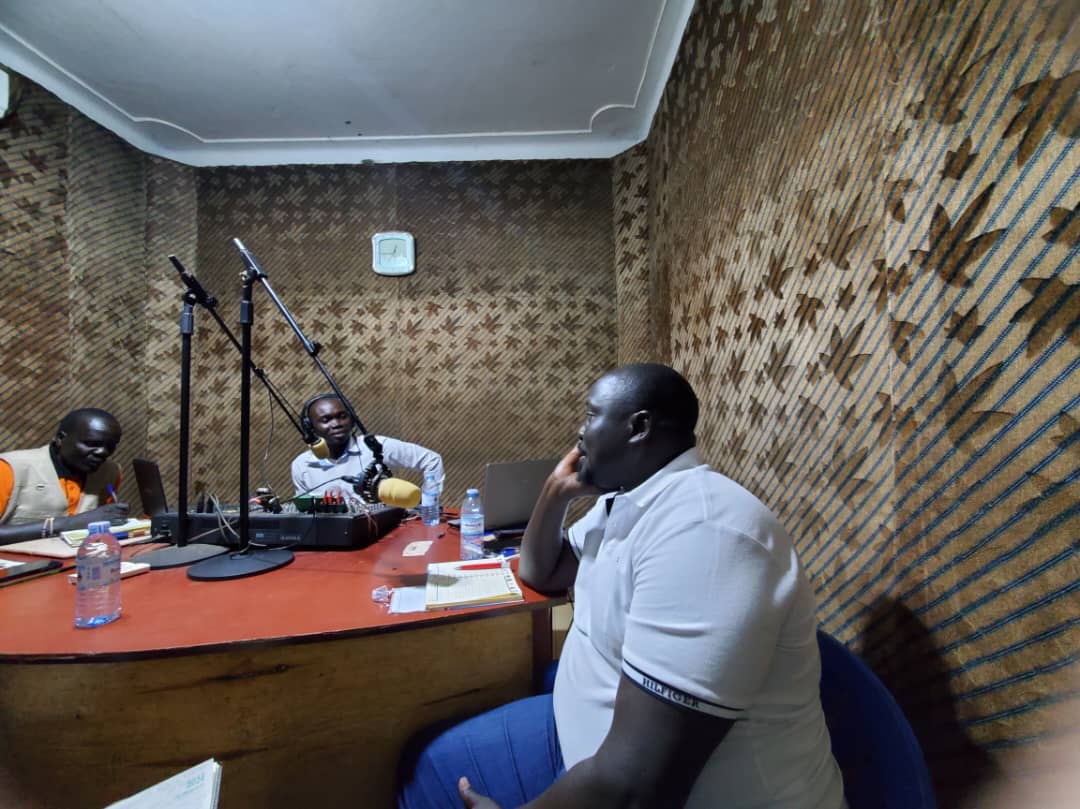 As we continue to promote understanding, tolerance, and social cohesion as key pillars for sustainable peace, on Tuesday, <a href="/refugeelawproj/">Refugee Law Project</a> held a radio talk show on Kiryandongo FM focusing on peace-building among refugees and host communities. With funding support from <a href="/DutchMFA/">Dutch Ministry of Foreign Affairs 🇳🇱</a>