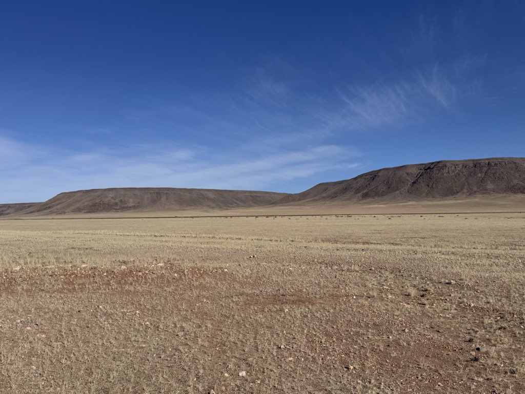 martinakarny's tweet image. Moments from yesterday… #Namibia #South #nature #road #mountains #desert #sunset