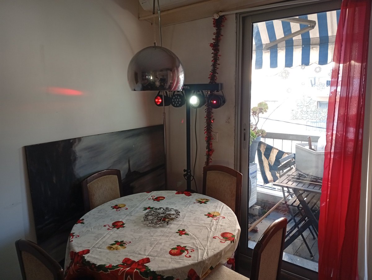 MCLo06's tweet photo. Nettoyer les poussières sur la lampe, Les Projecteurs et Fais les Carreaux...
#nettoyage #faislespoussieres #coupdepropre @cannes_michel @FortunaStephane @Toutlemonde https://t.co/t3GmQZjSMB