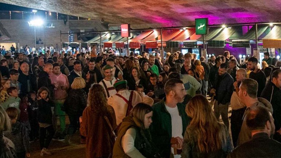 🎶🍻 Demà comença un cap de setmana per als amants de la cervesa!

Vine al Cervisia i descobreix cerveses de Lleida, bona música i molt més.

🗓 17-19 d’octubre | 📍 Plaça de la Llotja
+info: tuit.cat/A8yzx

#lleidaturisme #inLOVEwithCatalonia #lleidatestima