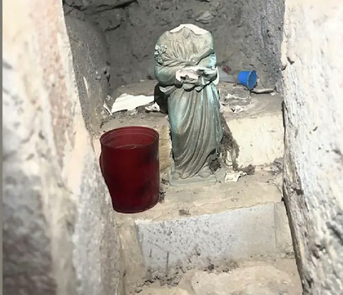 🚨🙏 ALERTE | Une STATUE de la Vierge installée dans une petite niche à Biguglia, en Corse, a été DÉCAPITÉE.

Cette statue avait déjà été DÉTÉRIORÉE par le passé.

Un RASSEMBLEMENT est prévu ce jeudi 16 octobre à 8h30 sur le lieu de la profanation.