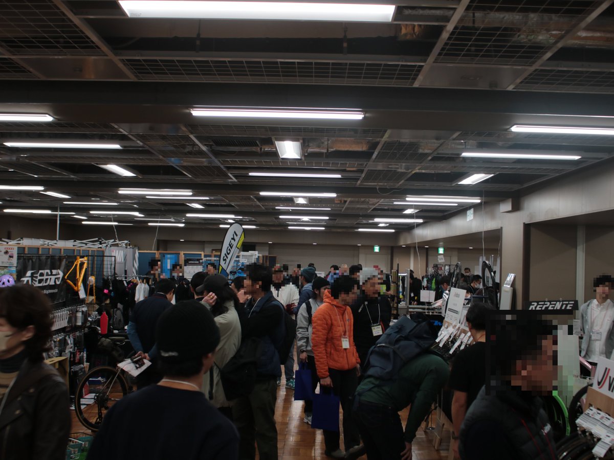 CYCLEPARTS_JEX's tweet photo. 📸前回の会場の様子
熱気あふれる会場が帰ってきます🚲
「第11回サイクルパーツ合同展示会」「第1回完成車合同展示会」出展申込の締切まで残り1ヶ月、 新規出展は事務局へ✉

詳細は公式サイト内に掲載中！
🔗https://t.co/MbxeZDQCkf
#サイクルパーツ #自転車 #完成車 https://t.co/PrqMCZVdTC