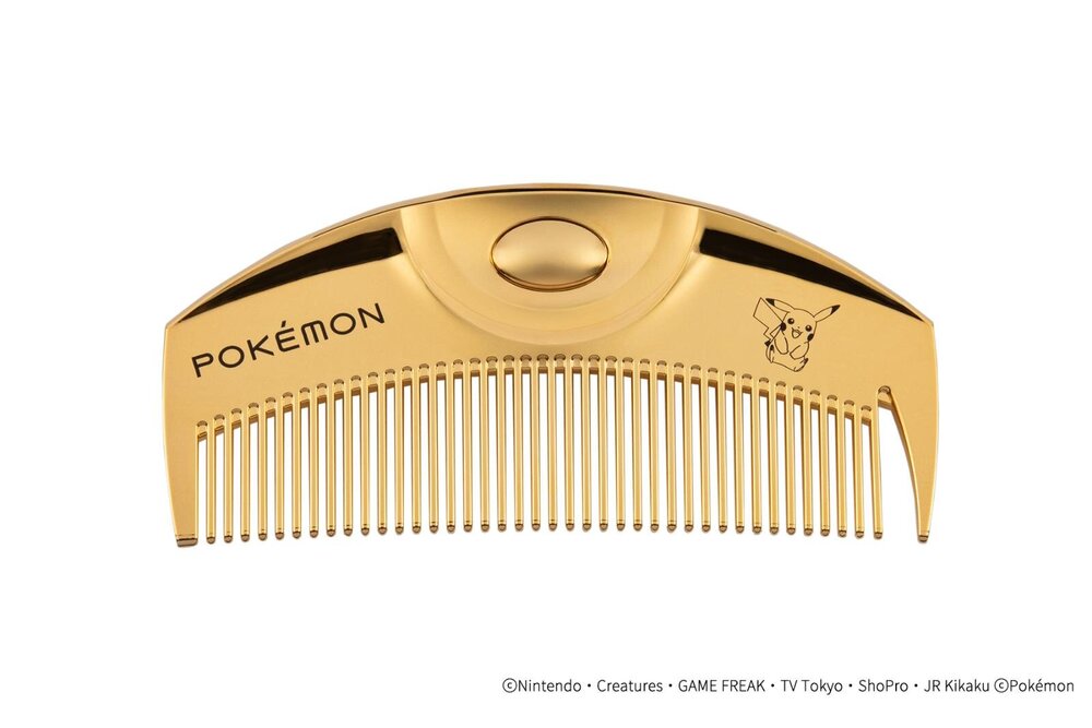 fashionpressnet's tweet photo. ラブクロム「ポケモン」限定ヘアコーム、ピカチュウ描いた「ツキ ゴールド」やブラッキーのカッサブラシ - https://t.co/0XUqJuBKf6 https://t.co/DgLIzYNBGw