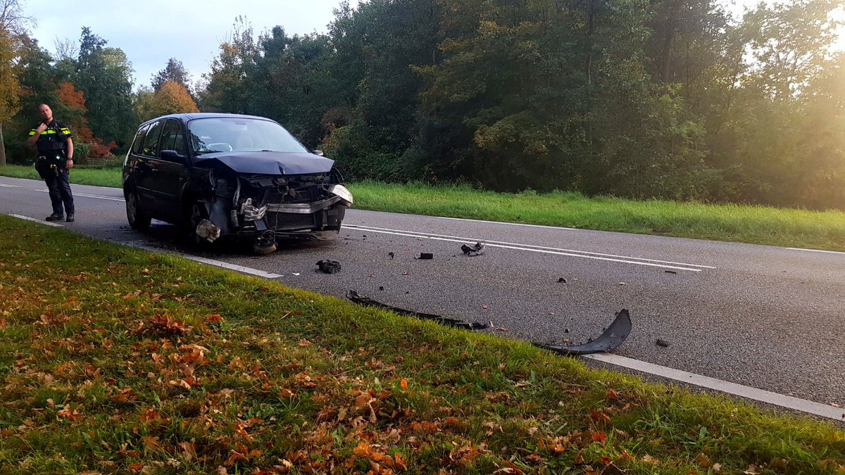 Botsing met veel schade op Stationsweg Lisse