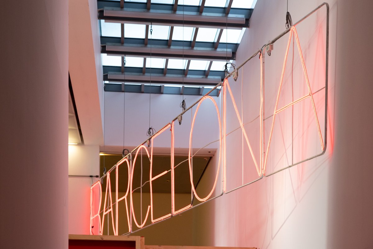 Interior_es's tweet image. «Inspired in #Barcelona: Luce», una parada obligatoria para los amantes del #diseño. En el @dissenyhub hasta el 8 de febrero de 2026.
-&amp;gt; Fotografías: Arnau Vilanova
-&amp;gt; interioresminimalistas.com/2025/10/16/ins…
-&amp;gt; @BcnDesignWeek #BDW25 #iluminación #autoedición #diseñodeiluminación #lightinglovers