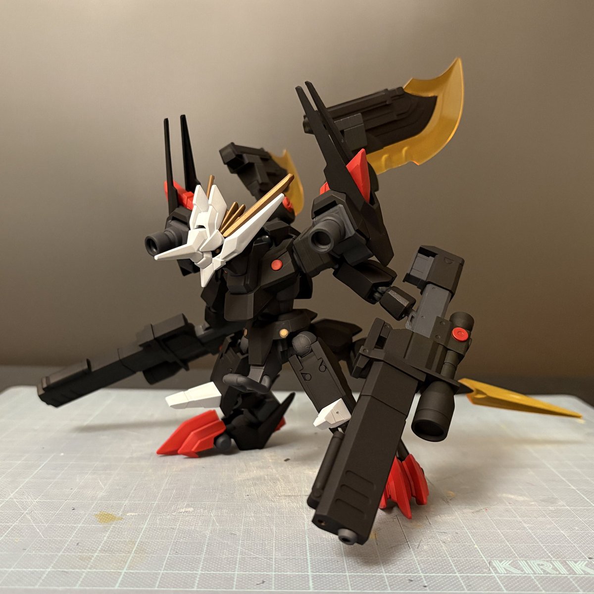 やっと完成した…
LBX “ワイバーン”！！

モチーフはダン戦ファンなら分かってくれるはず…
『LBXキラー』のアイツです

#LBX烈伝コンテスト2025
#ダンボール戦機