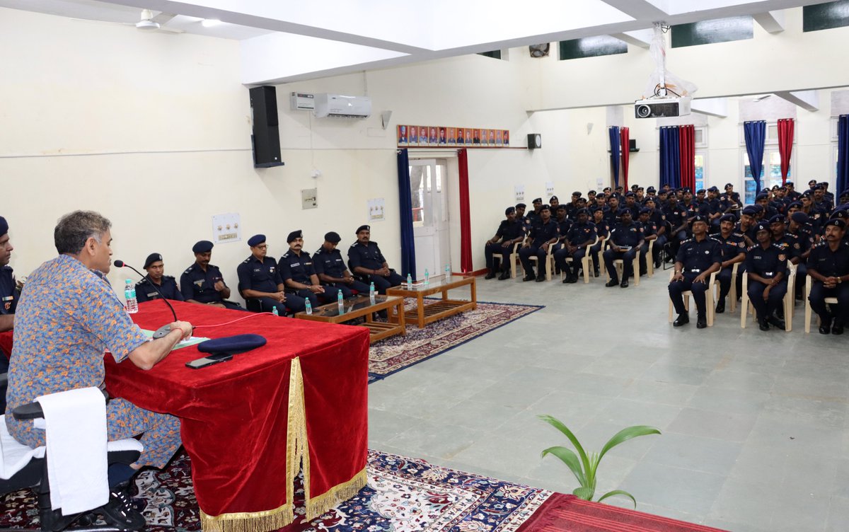 In the presence of Dr. Hari Om Gandhi, DIG (S &amp; SC Zone), NDRF — a Sainik Sammelan was conducted at 04 Bn NDRF, Arakkonam.
He interacted with personnel, appreciated their dedication, and motivated all towards excellence in service. 🇮🇳💪
#NDRF #SainikSammelan #ServingLivesBeyond