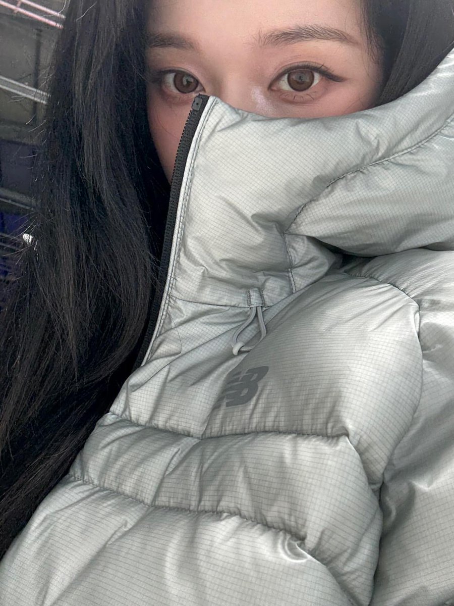 hourly winter tweet media