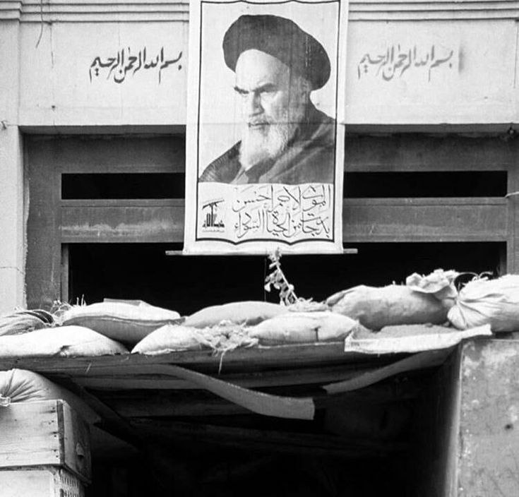 «لا توجَدُ هزيمةٌ بالنسبة إلينا. ليس لدينا هزيمةٌ؛ لأنّ لنا حالتَين لا ثالثَ لهما: إمّا أن نَغلِبَ فنكونَ قد انتصرنا أيضاً، أو لا ننتصرَ لكنّنا سنكونُ مرفوعي الرأسِ في محضرِ الله»☫

الإمام الخميني (قدس سره)