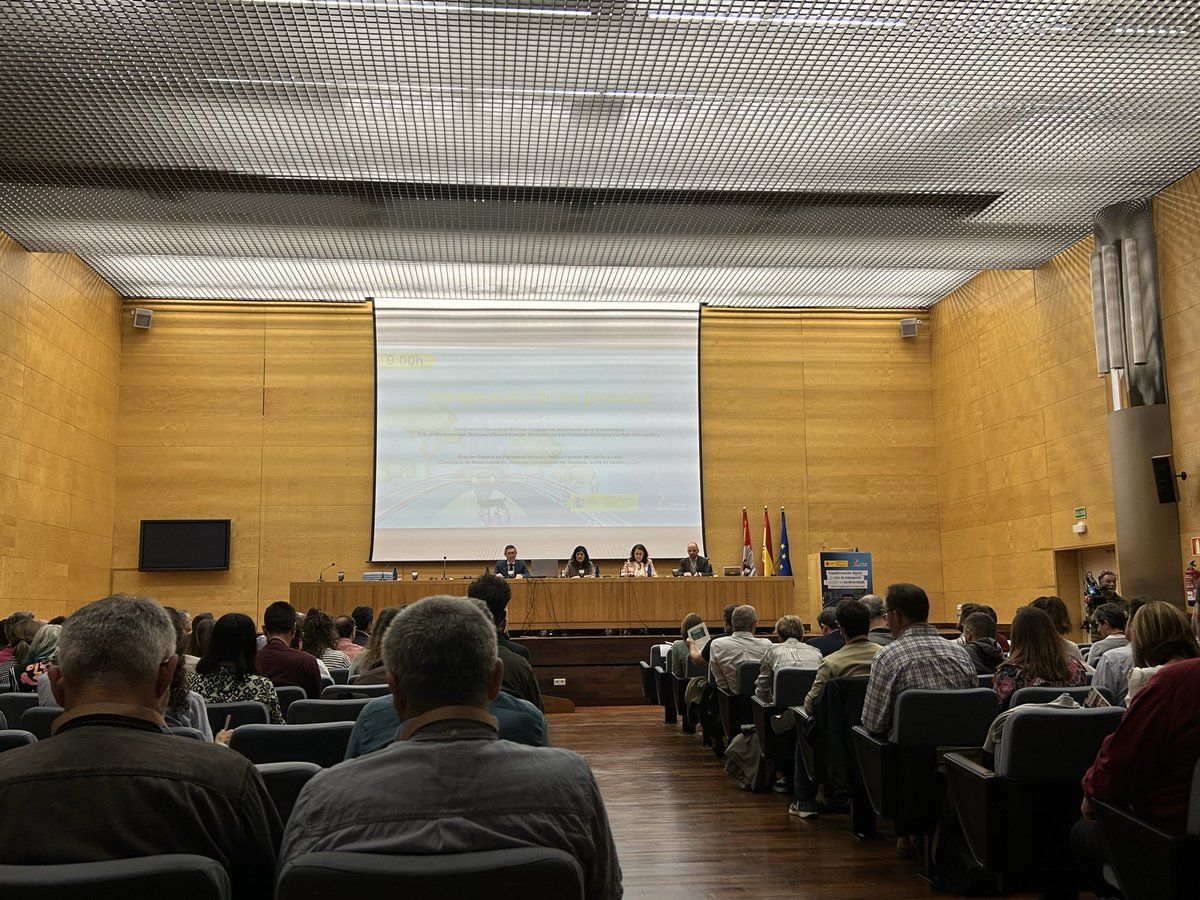 naturalezacyl's tweet photo. Comienzan en #Valladolid las Jornadas Técnicas Internacionales sobre Seguridad Vial y Fragmentación de Hábitats, organizadas por @mitecogob y @jcyl, con la participación de casi 180 personas https://t.co/9GFOgPvdRS