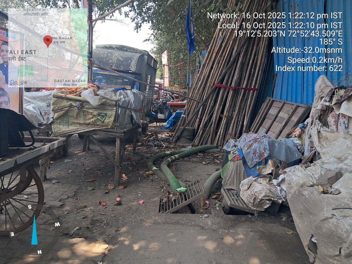 siddharthkale2's tweet image. महिंद्रा कंपाऊंड दामू नगर मयुर मार्केट,आपला विश्वास मेडीकल समोर कांदिवली पूर्व मुंबई.मुख्य रहदारीच्या रस्त्यावर लाकडी बाकडे टाकून अतिक्रम होत आहे.या मुळे रस्त्यावरील नागरिक व वाहनांना रहदारी कार्यासाठी मोठा त्रास सहन करावा लागत आहे.मुख्य रस्त्यावर बाकडे,@mybmc @CPMumbaiPolice