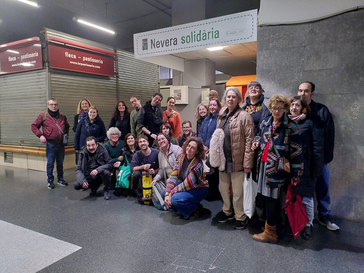 📌A Barcelona i ubicada al Mercat de Lesseps, la Nevera Solidària de La Salut combat el malbaratament alimentari i ajuda a persones en situació de vulnerabilitat

Ja és un dels molts projectes d'economies comunitàries que podeu trobar al mapa de l'ESS
pamapam.cat/directori/neve…