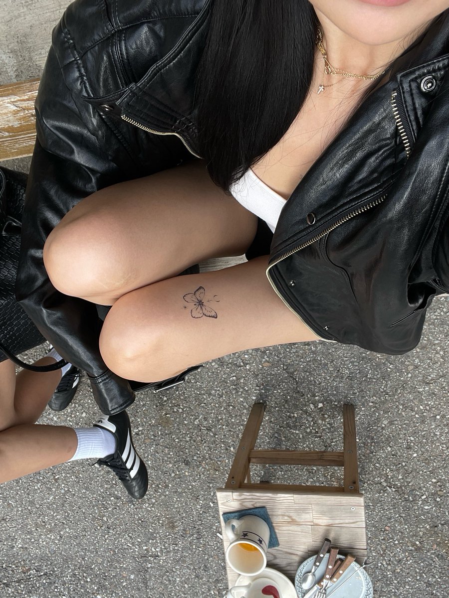 imlazystudios's tweet image. 타투아티스트 윤수님의 타투를 그대로 담은 타투스티커를 소개합니다.
실제 타투 문의는 윤수님 인스타그램(@yunsutattoo) 으로 문의해주세요 ༘⋆ 

✧ YUNSU 03 

🔗lazystudios.co.kr/ALL/?idx=3616

#타투스티커 #tattoosticker #temporarytattoo