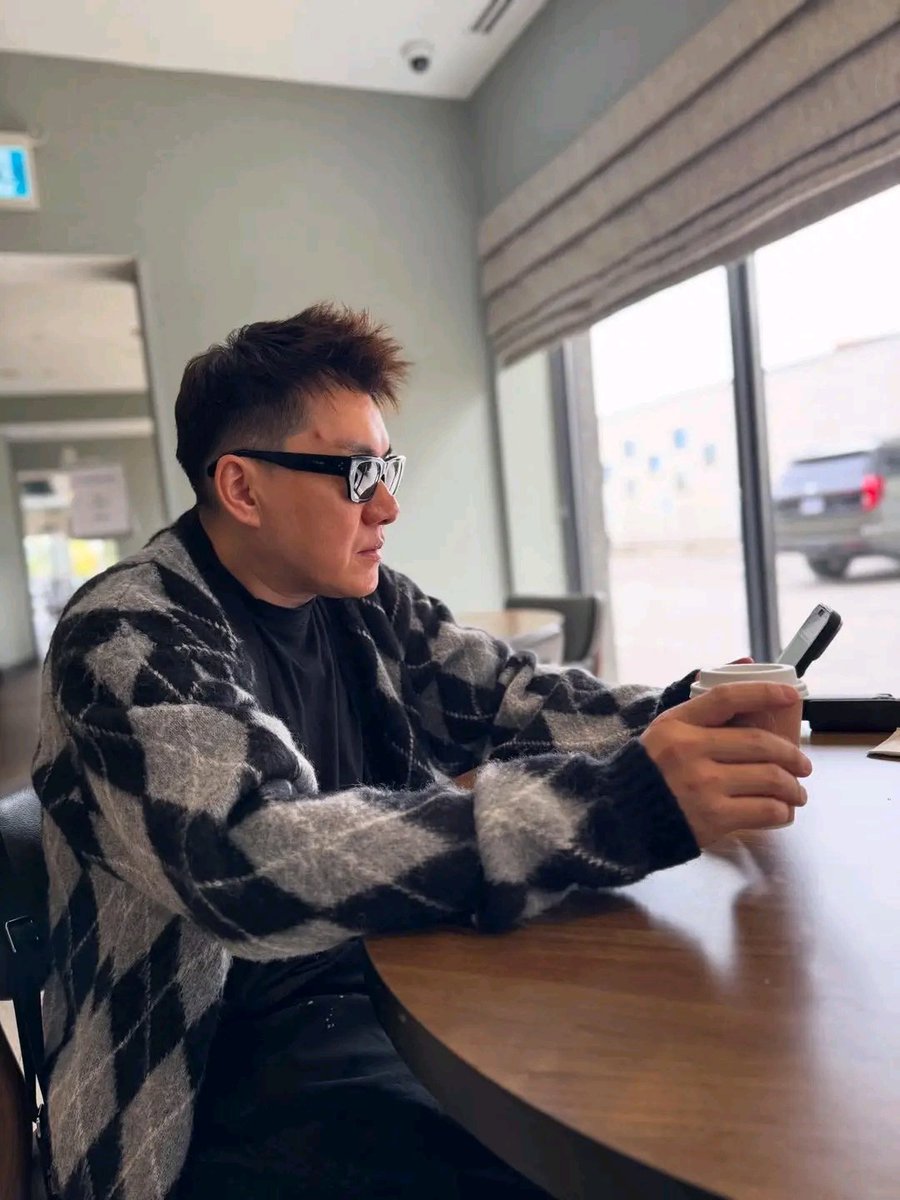 Ах дээр хүртэл батга гардаг хэцүү цаг үед амьдарч байна шүү бид🤣🤣🤣