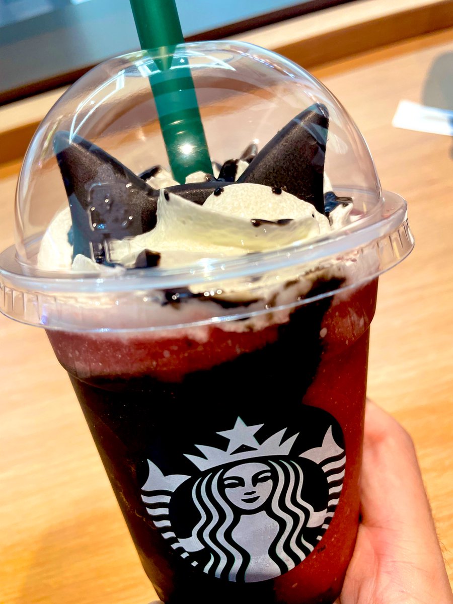 新しいスタバ可愛いしうまいんだけど