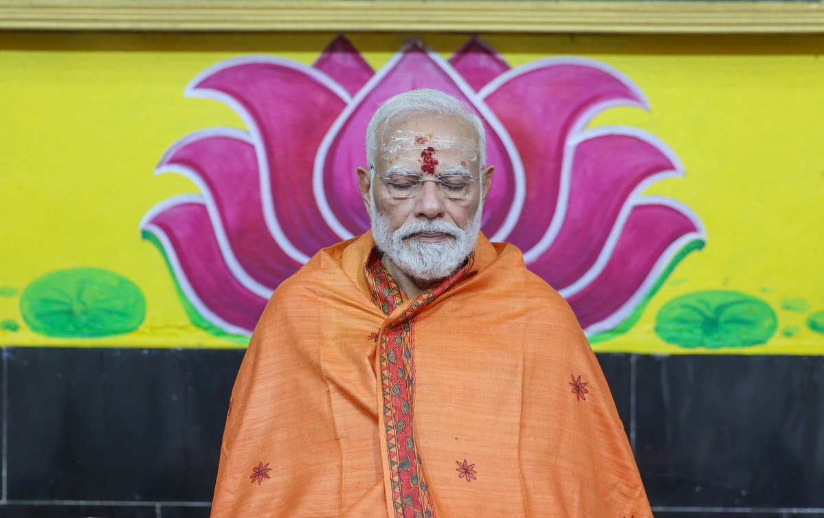 ANI's tweet image. Andhra Pradesh: Prime Minister Narendra Modi performs Pooja and Darshan at Sri Bhramaramba Mallikarjuna Swamy Varla Devasthanam, Srisailam in Nandyal district.     

Andhra Pradesh CM N Chandrababu Naidu and Deputy CM Pawan Kalyan also present.