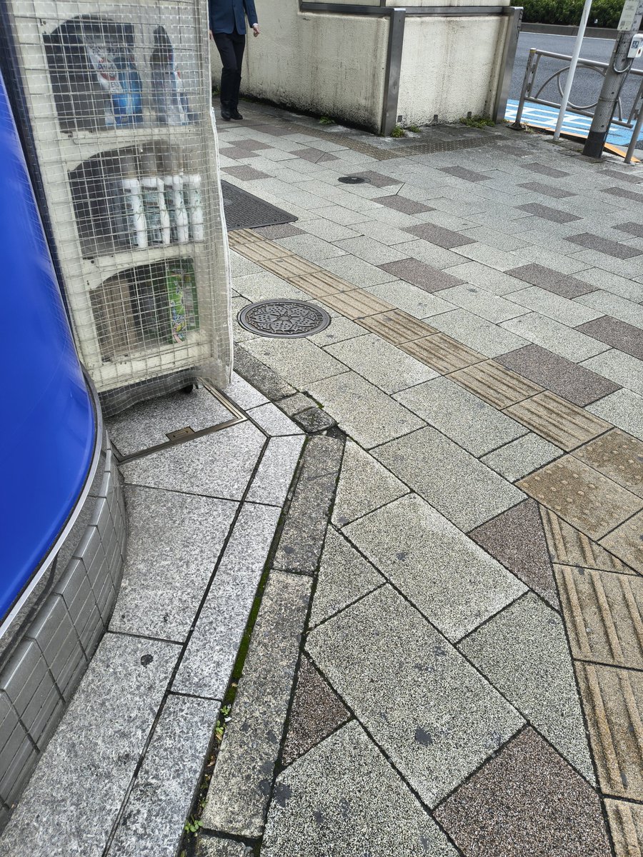 今日もライブ♪
ソロとして初めてということで、全力で楽しんできました！
緊張した！って言ってたけど、堂々としててめちゃくちゃ素敵やった！
挑戦してる姿かっこいいなぁー！

最後までいたの初めてで、締めのやつがあるのも初めて知り、新たな楽しみも増えたよ！

あと、聖地巡礼も楽しかった。笑