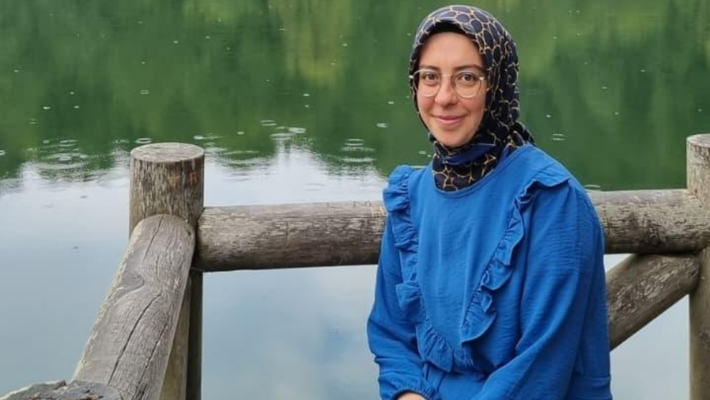 🔴Şerife Çeliktaş'ın öyküsü: 17 yıl şiddet gördü, kocasını öldürdü, suçlu kim?

18 yaşında evlendi. 17 yıl boyunca kocasının şiddetine maruz kaldı. Kocası, kızını ve yakınlarını öldürmekle tehdit edince, o kocasını öldürdü.

Kendisini ihbar etti, tutuklandı. Yarın duruşması var.