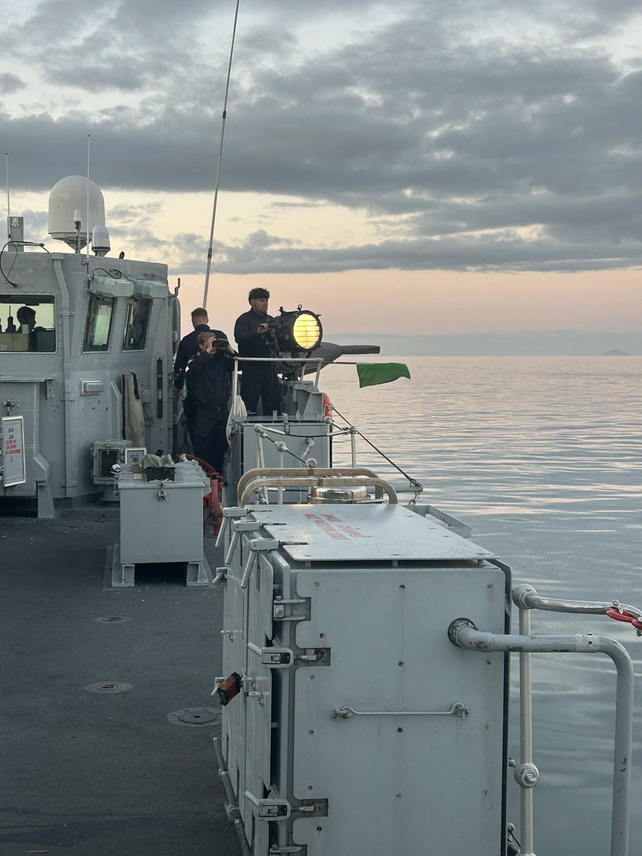 HMSLedbury's tweet image. Flashing Light - Still our favourite way of communicating with our fellow RN and NATO Ships at sea. Simple, secure and pretty old school!

You can pass anything by #FlashingLight using #MorseCode! 🌕🌞💡

- . . . 
- - . .
- .
- . - -

 #LeadFightWin 

@LedburyTC @RNinScotland